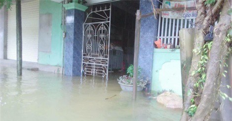 8 ngôi làng đang bị nước lũ cô lập