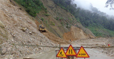 Cán bộ xã chết chưa rõ nguyên nhân trong phòng tập thể