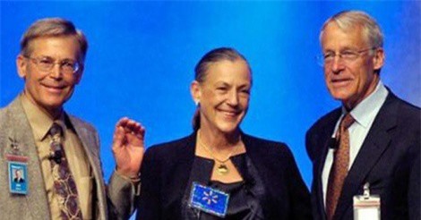 Gia tộc kinh doanh giàu có nhất thế giới tiêu tiền như thế nào?