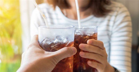 Thường xuyên uống nước ngọt có ga gây hại cho khả năng sinh sản