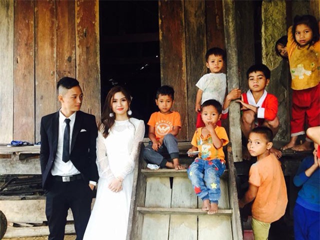 Ảnh cưới phong cách boho chụp trong ngày mưa gió