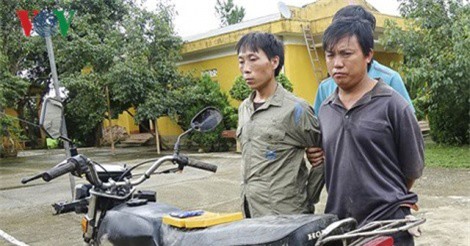 Chung tiền đi buôn ma túy, 2 đối tượng bị tóm gọn