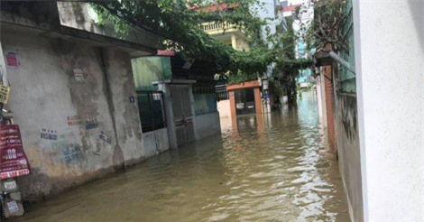 Nước sông Đáy dâng cao, nhiều hộ dân ven sông bị ngập