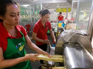 Quán nước mía 25 năm "tuổi đời" ở vùng ven Sài Gòn, doanh thu 15 triệu đồng/ngày