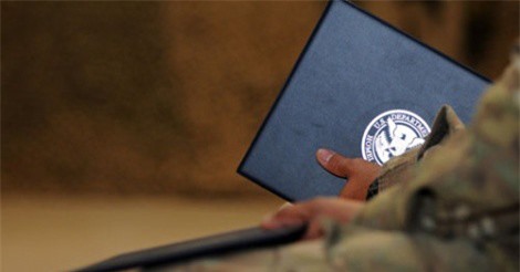 Nữ binh sĩ Mỹ đệ đơn kiện đòi quốc tịch