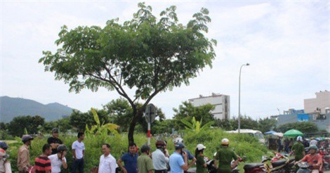 Phát hiện thi thể đang phân huỷ trong bụi cỏ