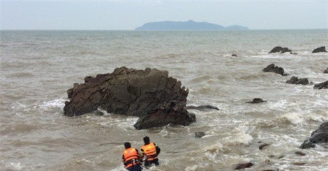 Thanh Hóa: Nhóm du khách Hà Nội gặp nạn khi tắm biển, 2 người chết và mất tích