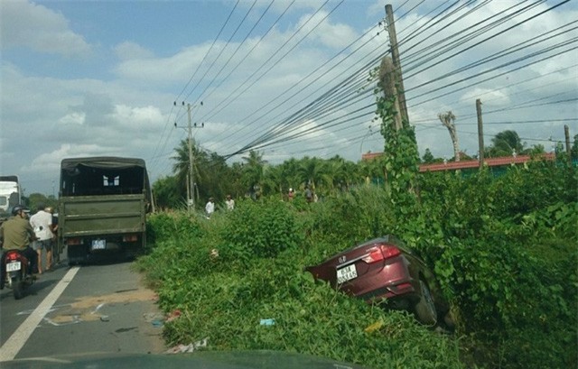 Tiền Giang: Xế hộp tông xe máy, Phó Bí thư xã tử vong