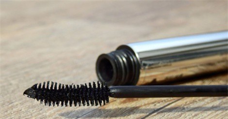 3 mẹo đơn giản 'hồi sinh' mascara bị khô, vón cục