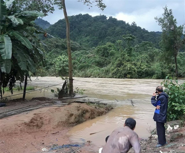 Lâm Đồng: Nam thanh niên bị lũ cuốn trôi khi đu dây cáp qua sông
