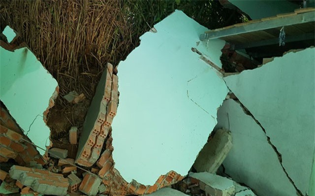 Lâm Đồng: Sạt lở đất kinh hoàng, 5 nhà dân bị đổ sập