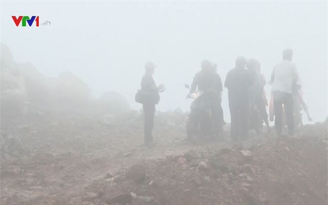 Sạt lở nghiêm trọng đường tránh đèo Văn Rơi, Kon Tum