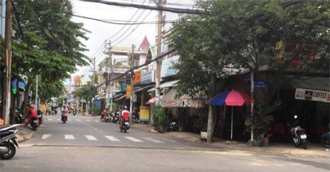 Truy đuổi theo 2 tên cướp, thanh niên đâm vào xe tải tử vong