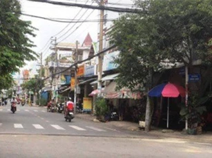 Truy đuổi theo 2 tên cướp, thanh niên đâm vào xe tải tử vong