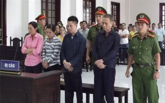 62 năm tù giam cho nguyên Hiệu trưởng và 3 nhân viên tham ô tài sản