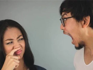 Bị bạn gái từ chối hôn do hôi miệng, chàng trai đi khám và cái kết bất ngờ