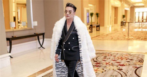 Mr. Đàm U50 chi tiền tỉ, đeo đầy vàng để làm trai 20 trong MV mới