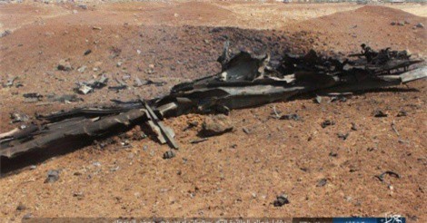 IS tung ảnh chiến cơ Syria tan tành sau khi bị Israel bắn hạ