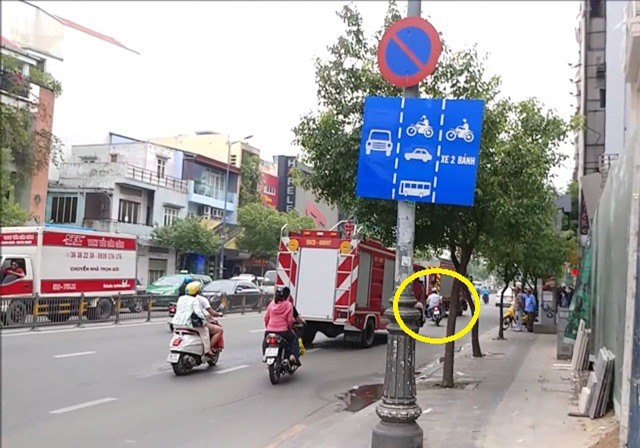 Clip: Bất chấp nguy hiểm, người đàn ông “tạt đầu” xe cứu hỏa