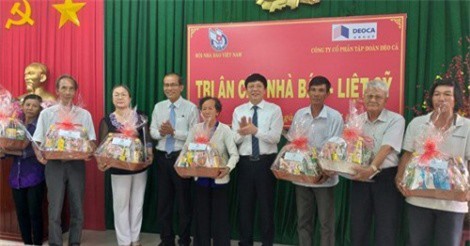 Hội Nhà báo Việt Nam tặng quà tri ân gia đình Nhà báo liệt sĩ