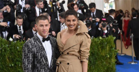 Nick Jonas đính hôn với Hoa hậu Thế giới 2000