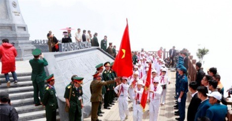 Thượng cờ trên đỉnh thiêng Fansipan – trải nghiệm cần phải thử một lần trong đời