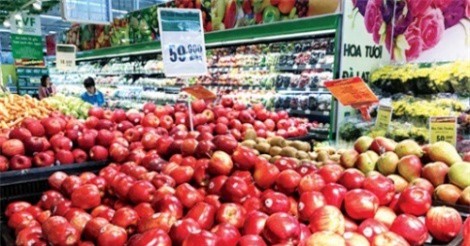 Trái cây nhập đẩy hàng nội ra lề đường