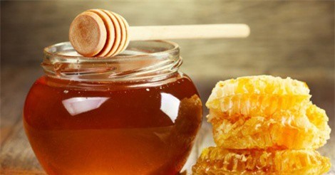 3 công thức trị mụn lành tính với mật ong