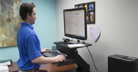 Đổi tư thế làm việc từ ngồi sang đứng để tốt cho sức khỏe