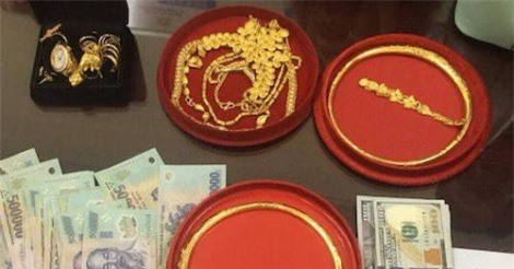 Đóng giả khách mời đi ăn cưới, lấy trộm túi đựng vàng của cô dâu