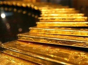 Giá vàng hôm nay 28/7: Bất mãn với USD, vàng giảm giá