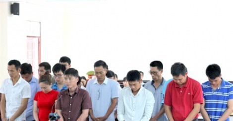 17 người trộm bã đậu nành, sắt thép phế liệu trên tàu