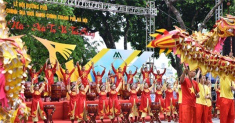 5.000 người diễu hành kỷ niệm 10 năm Hà Nội mở rộng