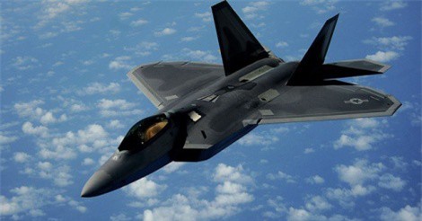 Đọ sức mạnh “Rồng dũng mãnh” J-20 và “Chim ăn thịt” F-22