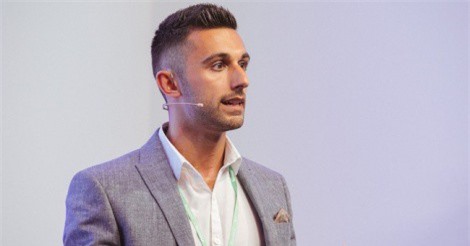 Sốc nặng vì mất đi người thân, chàng trai 26 tuổi nghỉ việc và làm nên điều ít ai ngờ tới: Thay đổi văn hóa làm việc, cuộc sống của hàng trăm người