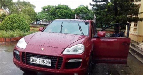 Bắt giữ đối tượng đi siêu xe Porsche vận chuyển 14 bánh heroin