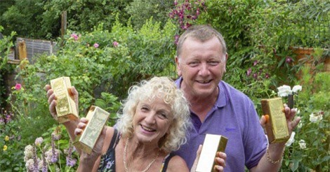 Cặp vợ chồng già hưởng trọn kho báu vàng thỏi 1,5 tỷ đồng