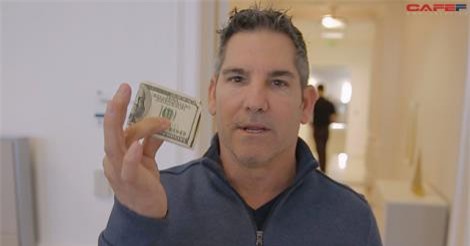 Triệu phú tự thân Grant Cardone: Tiền cũng như là giấy, chỉ có ích khi được sử dụng nên đừng "dại" mà tiết kiệm lâu