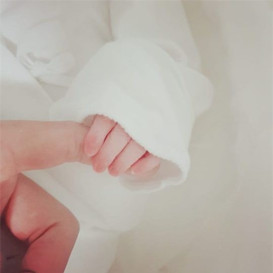 Vợ chồng tài tử Joo Sang-wook đón con đầu lòng