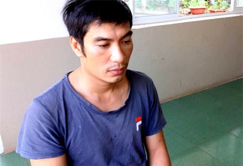 Tên cướp cưỡng bức cô gái trên cánh đồng vắng