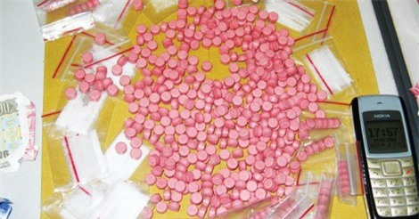 Theo dõi, bắt quả tang kẻ “giao dịch” ma túy ngay trong bệnh viện