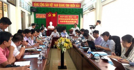 Cà Mau họp báo thông tin việc cắt hợp đồng 1.400 giáo viên