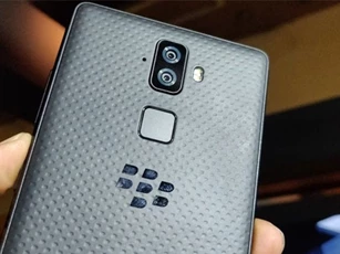 Cận cảnh BlackBerry Evolve: Camera kép, màn hình FullView, pin ‘trâu’