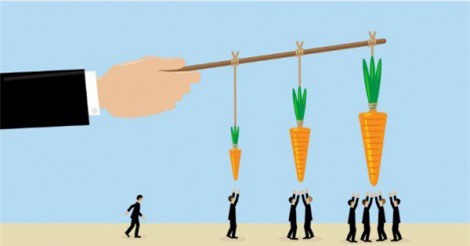 Để tạo động lực nhiều hơn cho nhân viên, nên dùng "cây gậy" hay "củ cà rốt"?