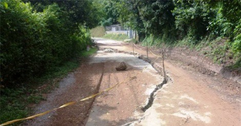 Hòa Bình: Thêm 15 hộ dân có nguy cơ “trượt” xuống sông Đà