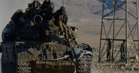 IS tấn công dữ dội sân bay quân sự, quân đội Syria xông lên trả đũa