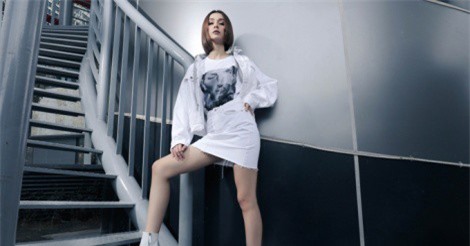 MLee 'kéo dài' chân thon nhờ loạt trang phục hợp mốt