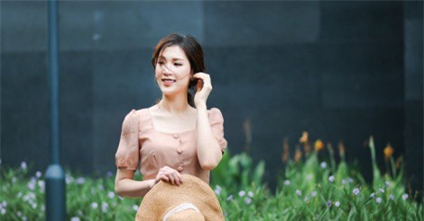 Phí Thùy Linh gợi ý chọn váy mềm mại đón Thu