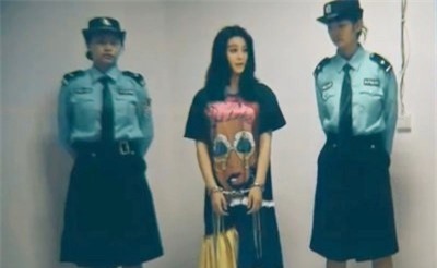 Thực hư hình ảnh Phạm Băng Băng bị còng tay, xích chân