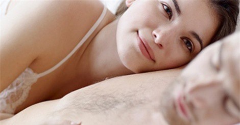 Vì sao đàn ông thường "lăn ra ngủ" sau khi yêu?